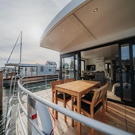 Hotel na wodzie Floating Houseboat In Peenemunde