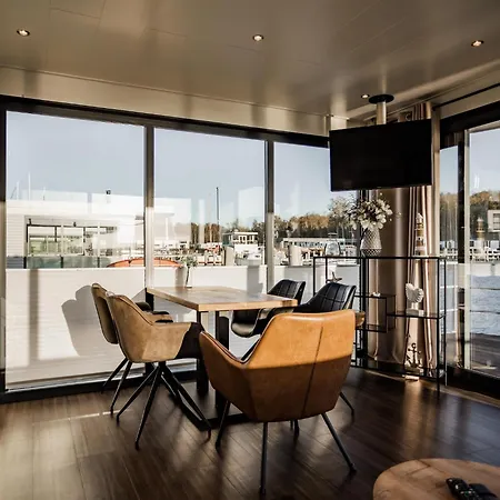 Floating Houseboat In Hotel na wodzie Peenemunde