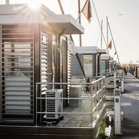 Floating Houseboat In Hotel na wodzie Peenemunde