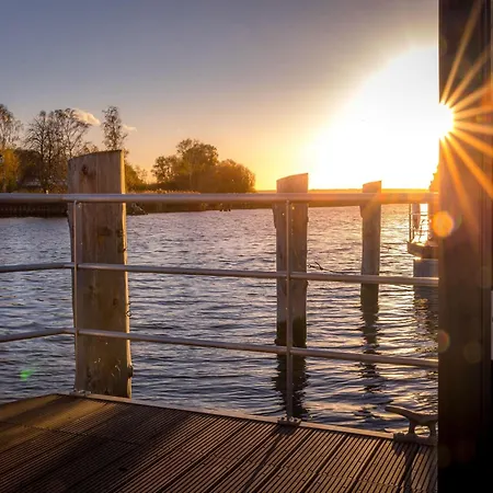 Hotel na wodzie Floating Houseboat In Peenemunde