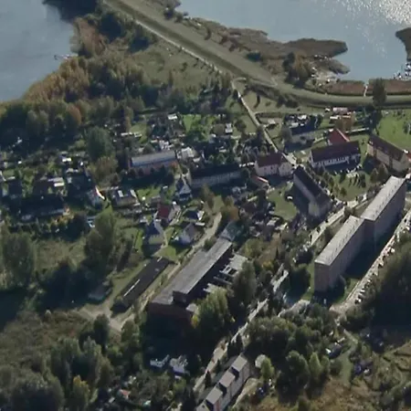 Hotel na wodzie Floating Houseboat In